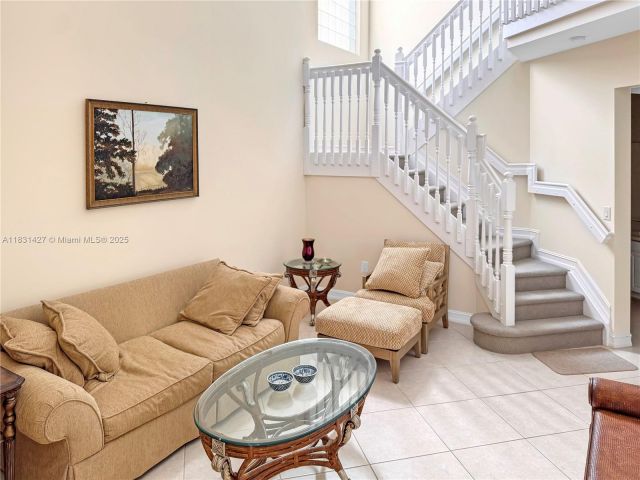 Продажа дома по адресу 21033 NE 32nd Ave - фото 6228985