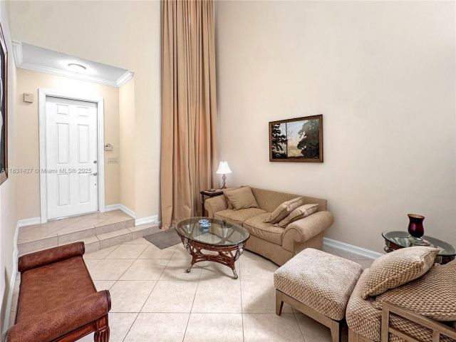 Продажа дома по адресу 21033 NE 32nd Ave - фото 6228987