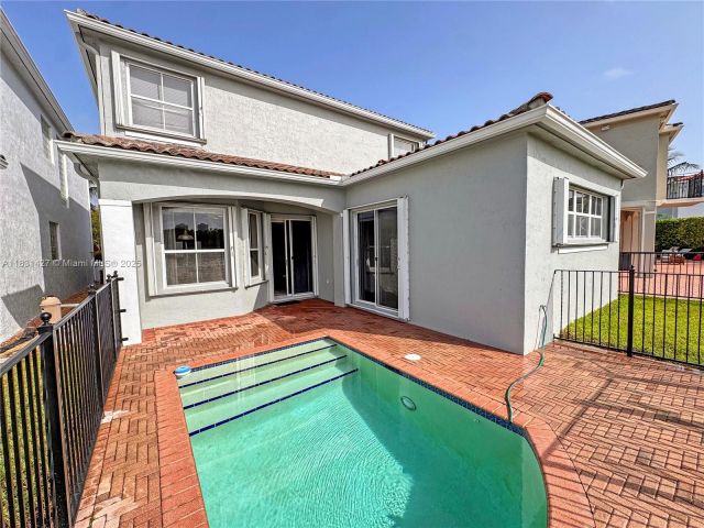 Продажа дома по адресу 21033 NE 32nd Ave - фото 6228990