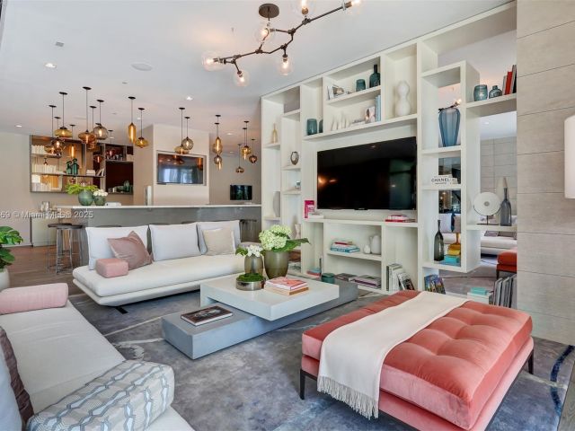 Продажа квартиры #705 - фото 6229223