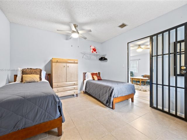 Продажа дома по адресу 600 NW 99th St - фото 6228861