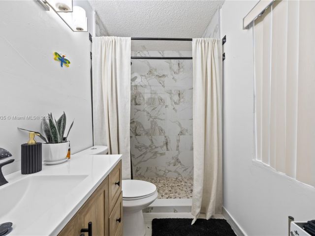 Продажа дома по адресу 600 NW 99th St - фото 6228864