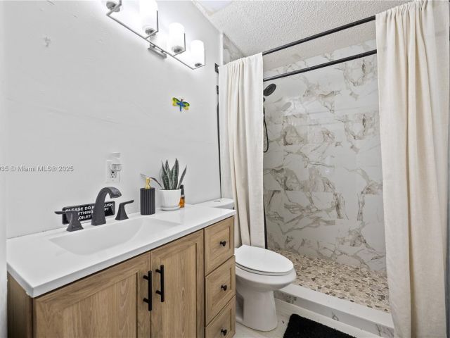 Продажа дома по адресу 600 NW 99th St - фото 6228865