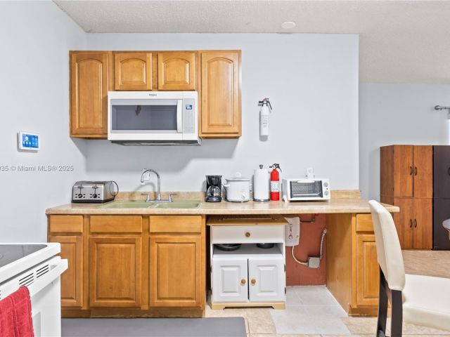 Продажа дома по адресу 600 NW 99th St - фото 6228868