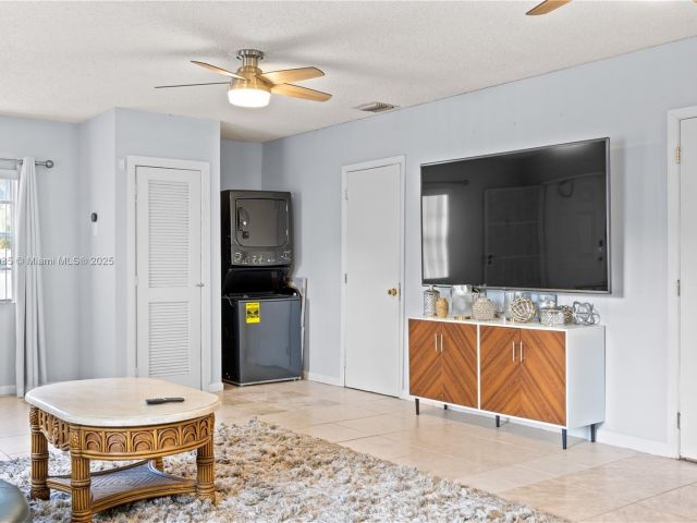 Продажа дома по адресу 600 NW 99th St - фото 6228870