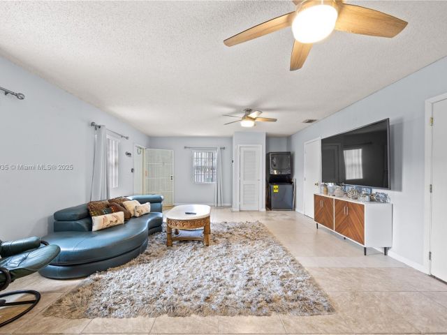 Продажа дома по адресу 600 NW 99th St - фото 6228871