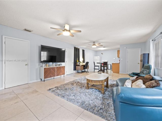 Продажа дома по адресу 600 NW 99th St - фото 6228873