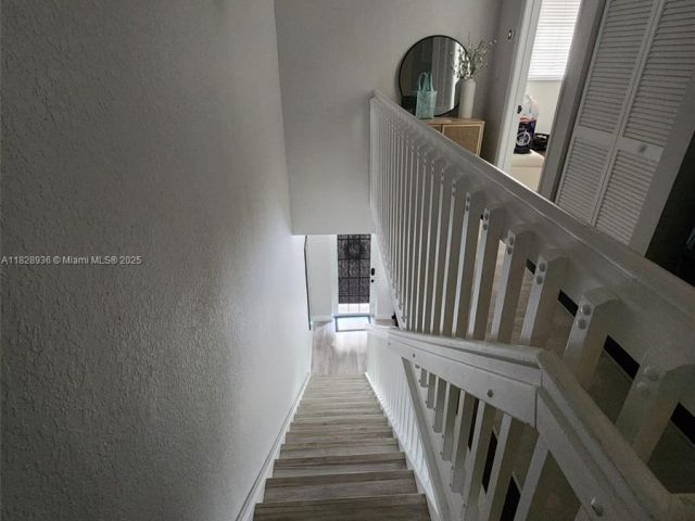 Продажа дома по адресу 706 SW 147th Ave - фото 6228678