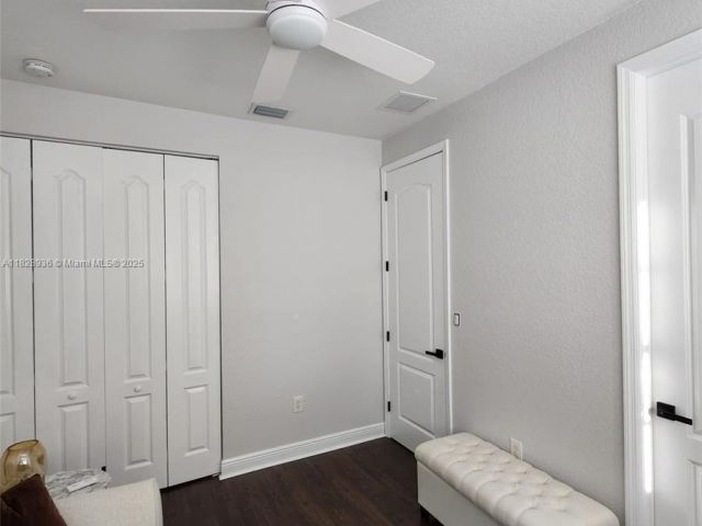 Продажа дома по адресу 706 SW 147th Ave - фото 6228680