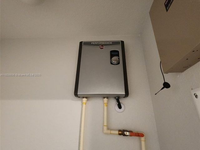 Продажа дома по адресу 706 SW 147th Ave - фото 6228683