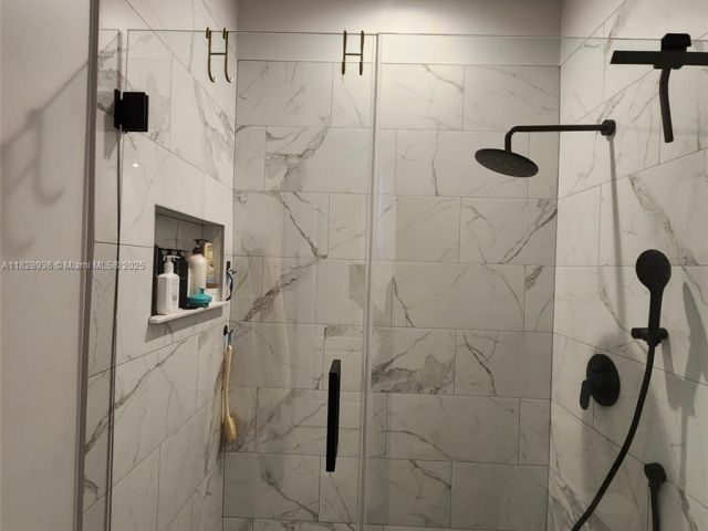 Продажа дома по адресу 706 SW 147th Ave - фото 6228685