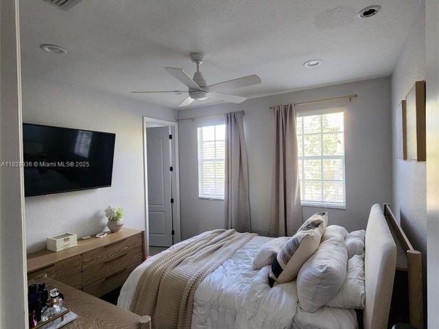 Продажа дома по адресу 706 SW 147th Ave - фото 6228688