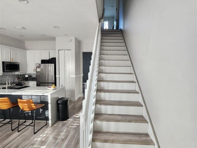 Продажа дома по адресу 706 SW 147th Ave - фото 6228689