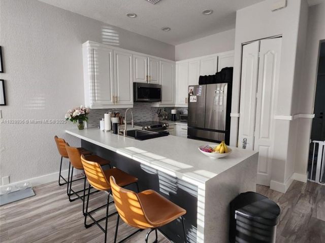 Продажа дома по адресу 706 SW 147th Ave - фото 6228691