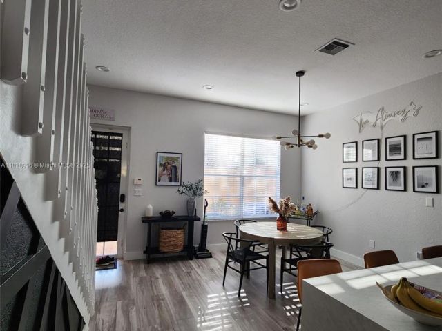 Продажа дома по адресу 706 SW 147th Ave - фото 6228693