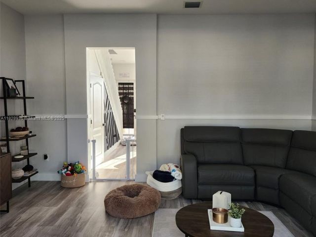 Продажа дома по адресу 706 SW 147th Ave - фото 6228694