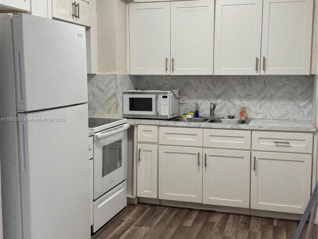 Дом в аренду по адресу 1240 NW 86th St - фото 6228850