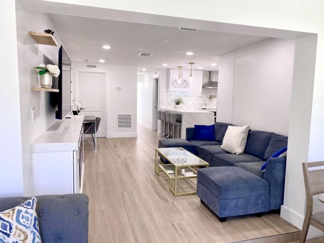 Продажа дома по адресу 118 SW 9th Avenue - фото 6253117