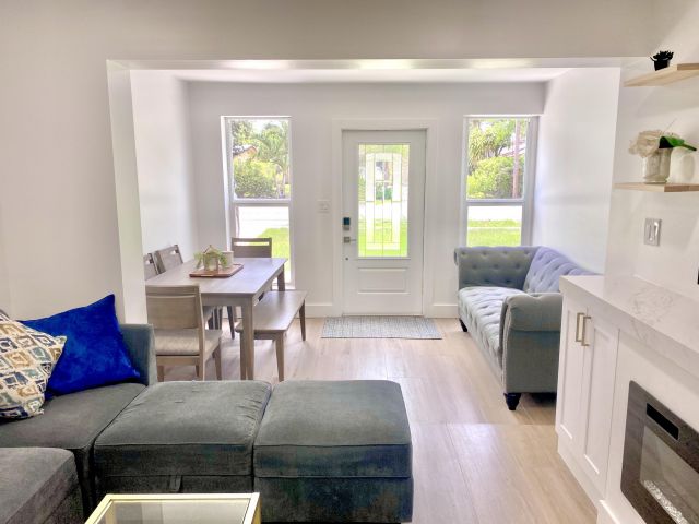 Продажа дома по адресу 118 SW 9th Avenue - фото 6253118