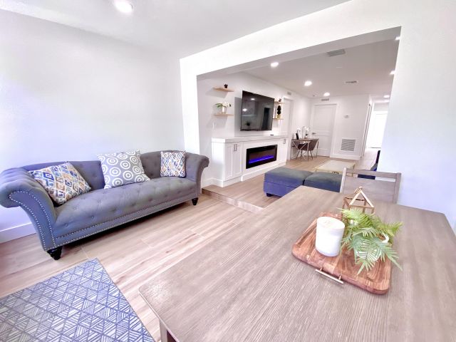 Продажа дома по адресу 118 SW 9th Avenue - фото 6253123