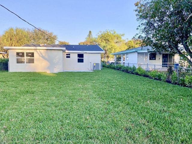 Продажа дома по адресу 118 SW 9th Avenue - фото 6253124