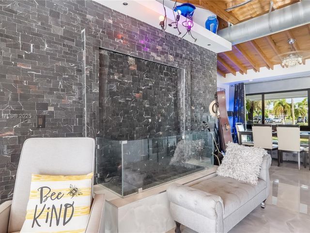 Продажа дома по адресу 380 SE 1st Ter - фото 6248576