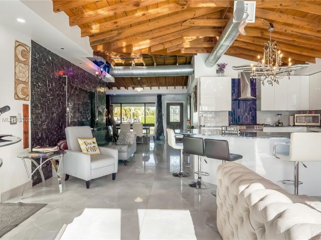 Продажа дома по адресу 380 SE 1st Ter - фото 6248577