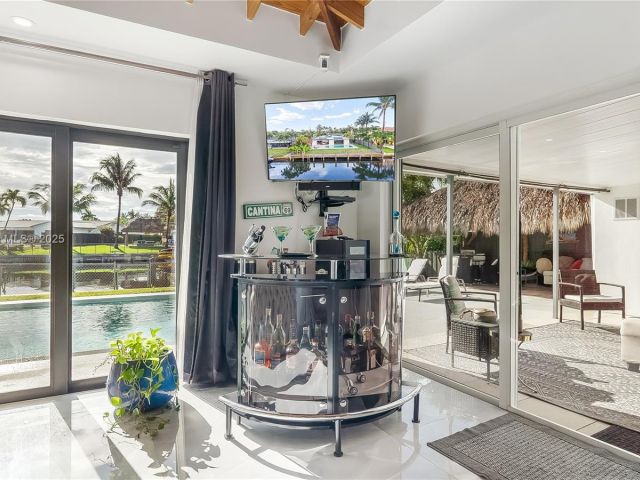 Продажа дома по адресу 380 SE 1st Ter - фото 6248578