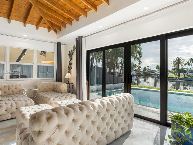 Продажа дома по адресу 380 SE 1st Ter - фото 6248579