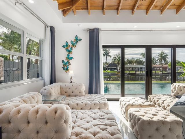 Продажа дома по адресу 380 SE 1st Ter - фото 6248580