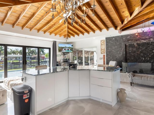 Продажа дома по адресу 380 SE 1st Ter - фото 6248581