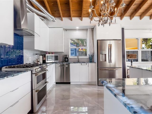 Продажа дома по адресу 380 SE 1st Ter - фото 6248583