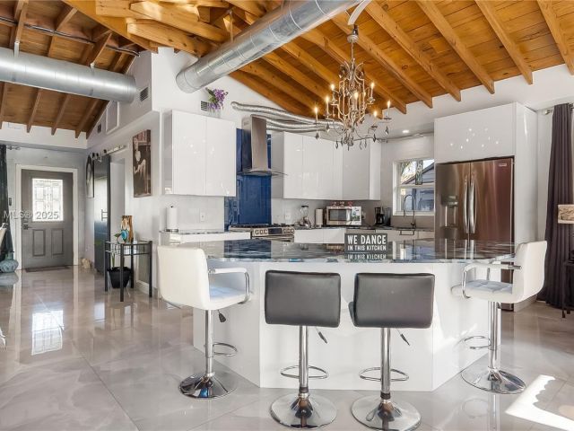 Продажа дома по адресу 380 SE 1st Ter - фото 6248584