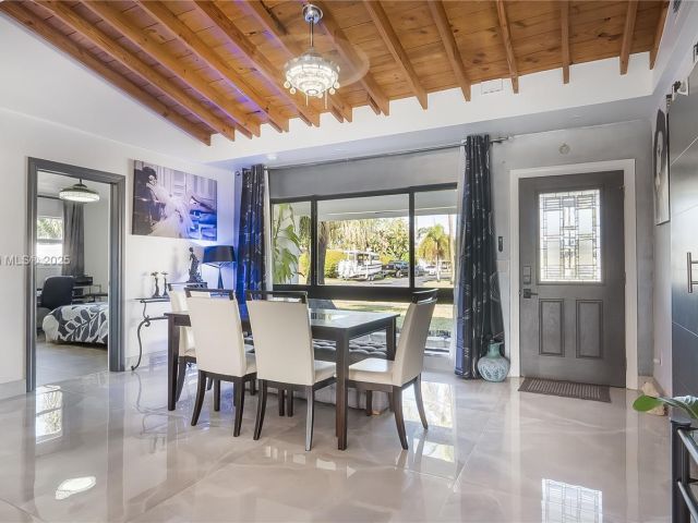 Продажа дома по адресу 380 SE 1st Ter - фото 6248588