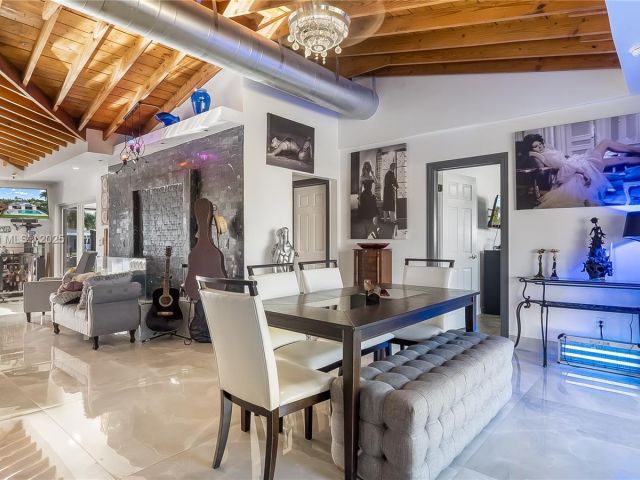 Продажа дома по адресу 380 SE 1st Ter - фото 6248589