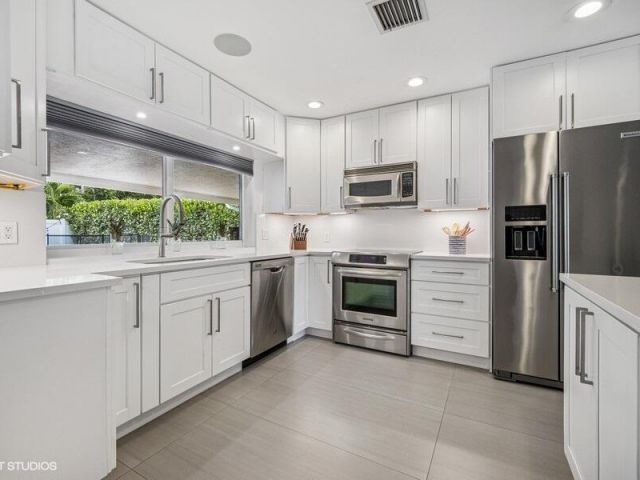 Продажа дома по адресу 746 SW 2nd Street - фото 6252154