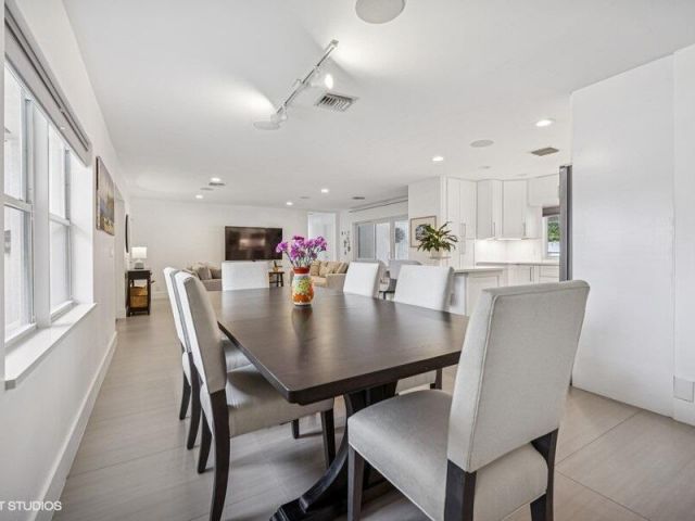 Продажа дома по адресу 746 SW 2nd Street - фото 6252155