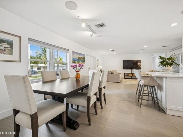 Продажа дома по адресу 746 SW 2nd Street - фото 6252157