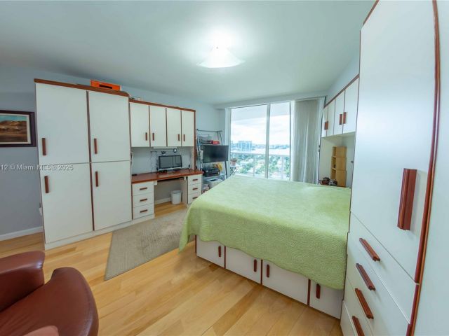 Продажа квартиры # - фото 6233244