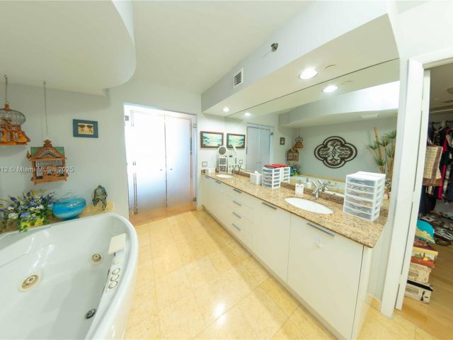 Продажа квартиры # - фото 6233246