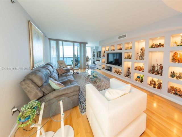 Продажа квартиры # - фото 6233255