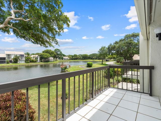 Дом в аренду по адресу 609 Bridgewood Drive - фото 6252079