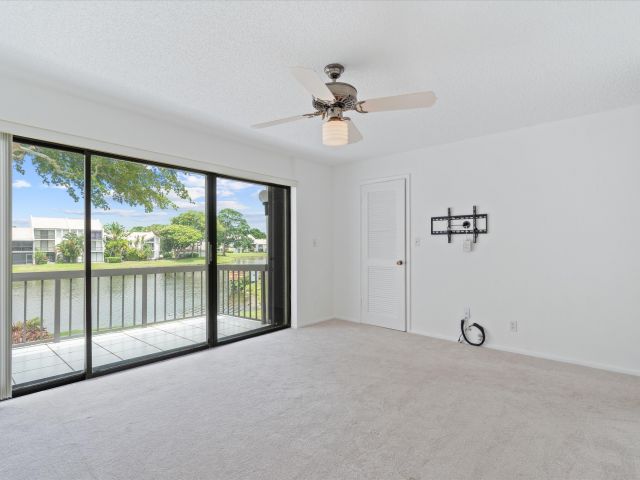 Дом в аренду по адресу 609 Bridgewood Drive - фото 6252080