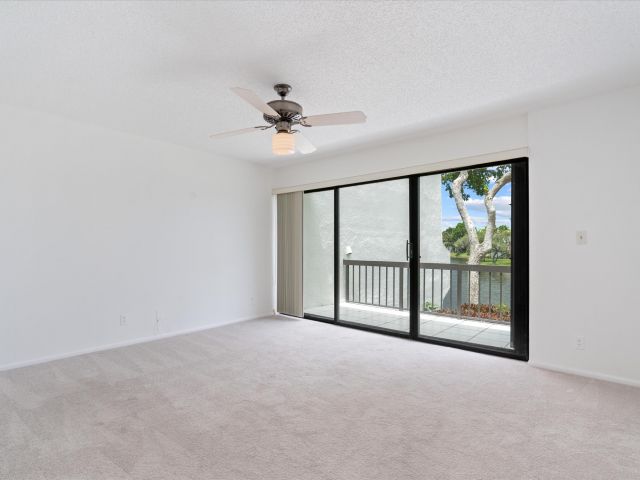 Дом в аренду по адресу 609 Bridgewood Drive - фото 6252081