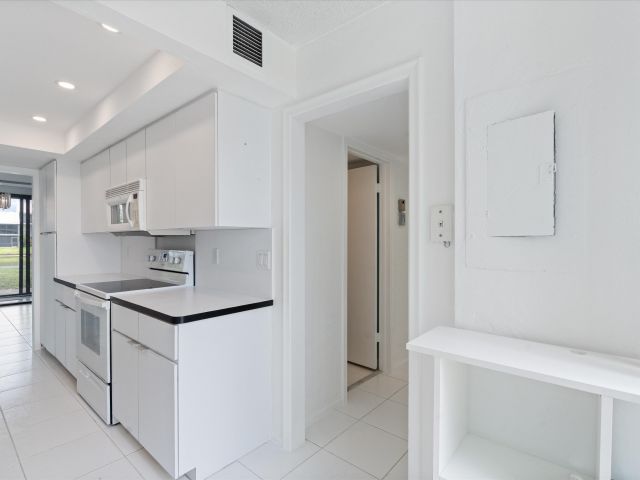 Дом в аренду по адресу 609 Bridgewood Drive - фото 6252085