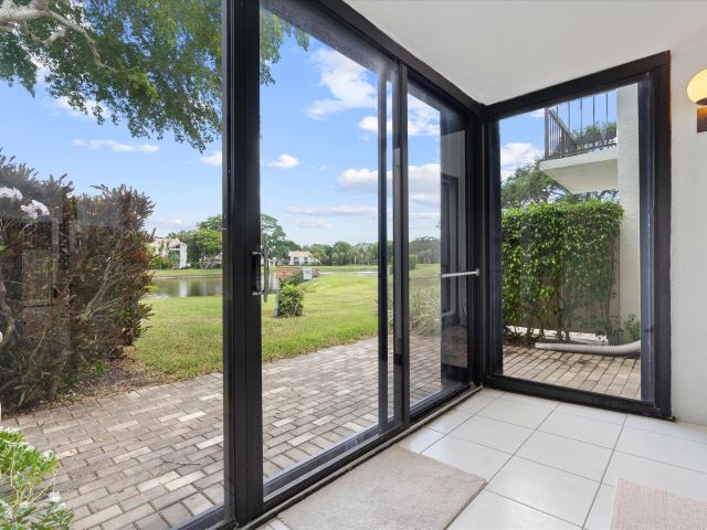 Дом в аренду по адресу 609 Bridgewood Drive - фото 6252091