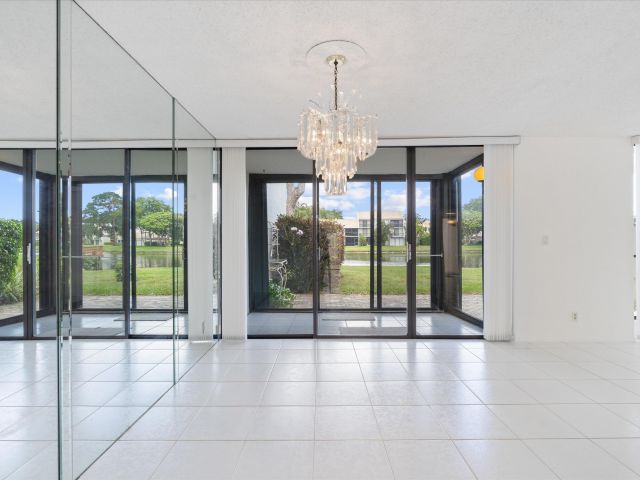 Дом в аренду по адресу 609 Bridgewood Drive - фото 6252092