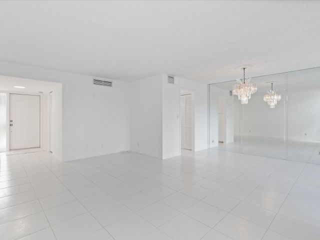 Дом в аренду по адресу 609 Bridgewood Drive - фото 6252094