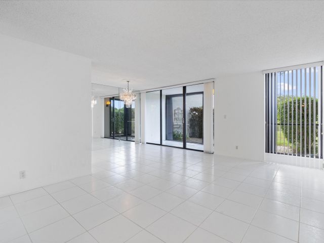 Дом в аренду по адресу 609 Bridgewood Drive - фото 6252095