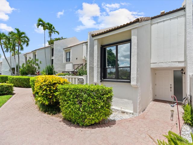 Дом в аренду по адресу 609 Bridgewood Drive - фото 6252097